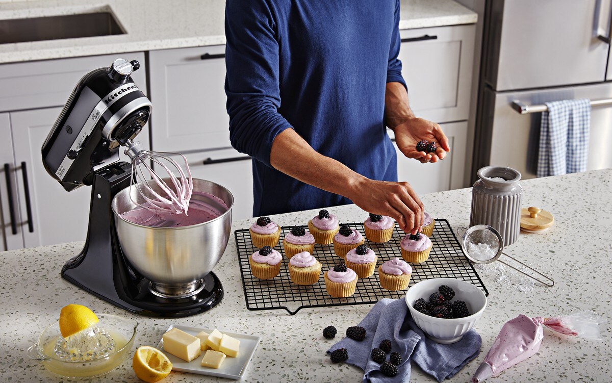 Classic™ Series 4.5 Quart Tilt-Head Stand Mixer - Onyx Black - Image 4